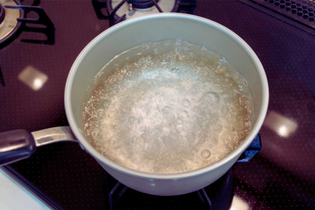 Non sprecare l'acqua di cottura del riso: come puoi usarla