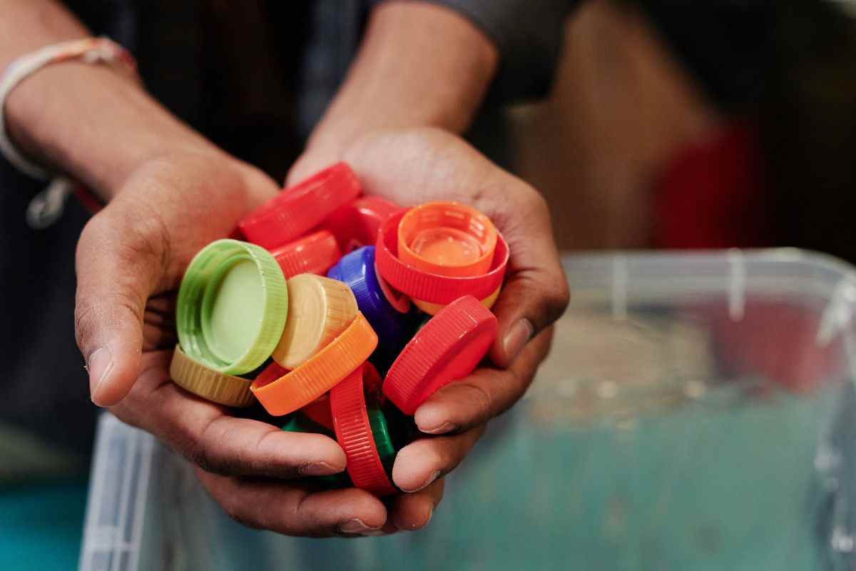 Riciclo tappi di bottiglie plastica
