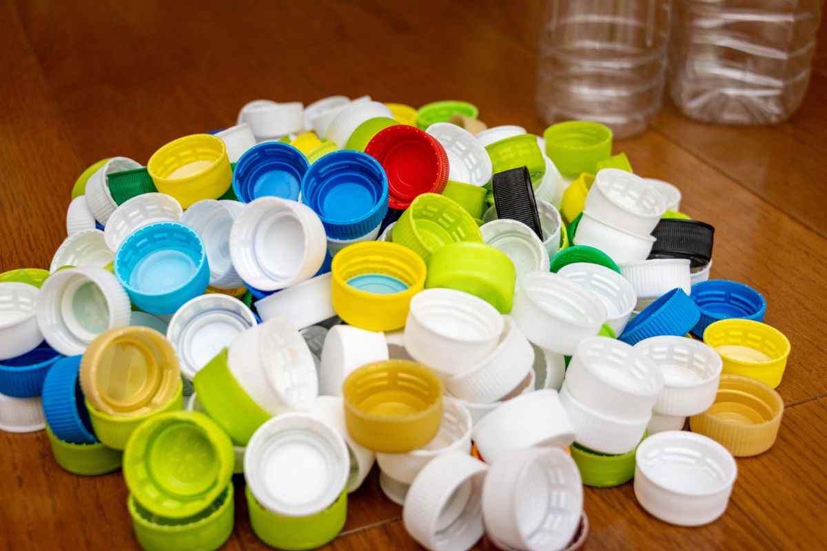 Riciclo tappi di bottiglie plastica